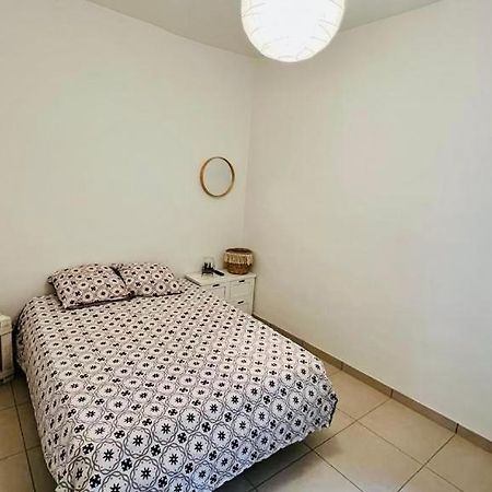 T2 Sete Proche Centre Ville Luaran gambar