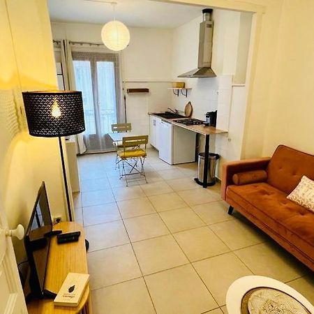 T2 Sete Proche Centre Ville Luaran gambar