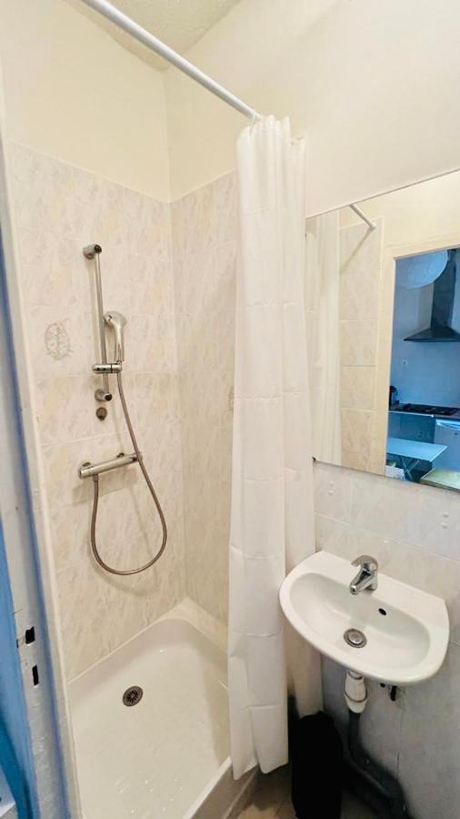 T2 Sete Proche Centre Ville Luaran gambar