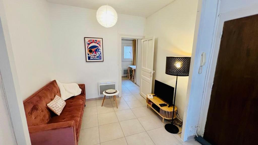 T2 Sete Proche Centre Ville Luaran gambar
