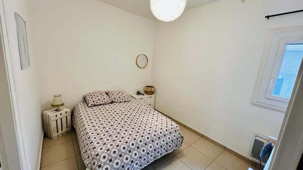 T2 Sete Proche Centre Ville Luaran gambar