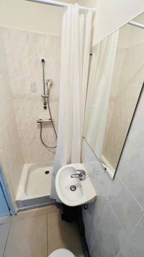 T2 Sete Proche Centre Ville Luaran gambar